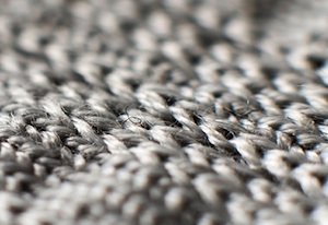 Flexible Fasern: Sensoren direkt im Stoff (Foto: footfallsandheartbeats.com) Flexible Fasern: Sensoren direkt im Stoff (Foto: footfallsandheartbeats.com)