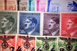 Hitler-Marken: Kitschige Tasse sorgt für Furore (Foto: flickr.com/laszlo-photo)