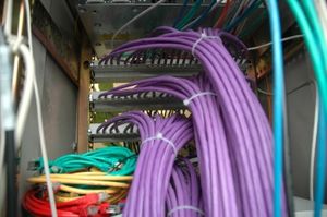 Netzwerk-Infrastruktur: womöglich angreifbar (Foto: H.P. Reichartz, pixelio.de)