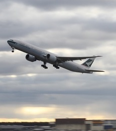 Abhebendes Flugzeug: Preisersparnis möglich (Foto: pixelio.de, Janusz Klosowski)