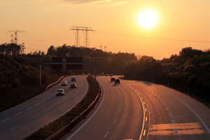 Autobahn: Terahertz-Technik für selbstfahrende Autos (Foto:pixelio.de/U.Schlick)