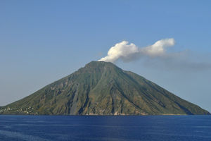 Stromboli: Forscher überwachen Aktivität (Foto: pixelio.de, Bernhard Friesacher) Stromboli: Forscher überwachen Aktivität (Foto: pixelio.de, Bernhard Friesacher)