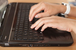 Computer: Nutzung für Behördengänge stagniert (Foto: pixelio.de/Andreas Morlok)