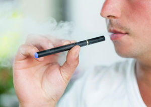 Rauchen mit der E-Zigarette: Thema bleibt umstritten (Foto: hsph.harvard.edu)