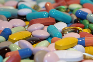 Arzneimittel: AbbVie buhlt um Shire (Foto: pixelio.de, Andrea Damm)
