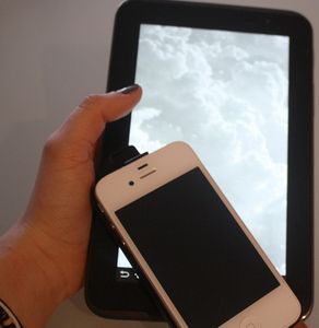 iPhone mit Tablet: Taiwan führender Lieferant (Foto: pixelio.de, Cristine Lietz)
