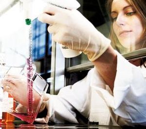 Arbeit im Labor: MorphoSys mit glänzenden Aussichten (Foto: morphosys.de)