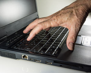 Computer: übernimmt bald das Geschichtenerzählen (Foto: pixelio.de/Rainer Sturm)