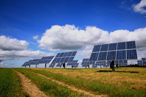 Solarzellen: England attraktiv für Investoren (Foto: pixelio.de/RainerSturm)