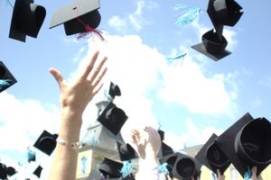 Absolventen: Gute Jobaussichten für Uni-Abgänger (Foto: pixelio.de/Kölsch)