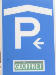 Parkschild: Sensoren überwachen Parkdauer (Foto: pixelio.de/G. Schönermann) Parkschild: Sensoren überwachen Parkdauer (Foto: pixelio.de/G. Schönermann)