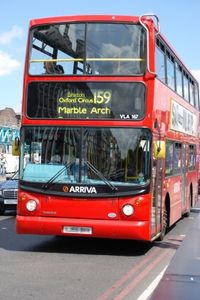 Doppeldecker: fahren zukünftig batteriebetrieben (Foto: pixelio.de/J.Reitböck)