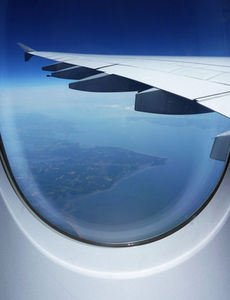 Tragfläche: Airlines streichen Entertainment-Angebote (Foto: A. Damm/pixelio.de)