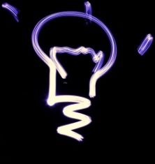 Lampe: Nur wer gute Ideen hat, kann Aufschlag verlangen (Foto: pixelio.de/JMG)