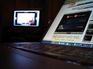Notebook: YouTube kann weiter zulegen (Foto: flickr.com/Thomas van de Weerd)