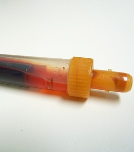 Blutampulle: Forscher decken Zusammenhang auf (Foto: pixelio.de, Andrea Damm)