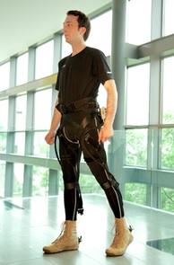 Prototyp: Weicher Anzug hilft beim Gehen (Foto: wyss.harvard.edu)