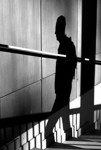 Schatten an der Wand: Sport hilft gegen Depression (Foto: pixelio.de, CFalk)