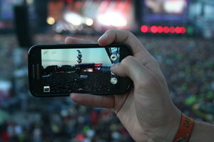 Handy-Kamera: Fotos schneller teilen via App (Foto: pixelio.de/Sascha E. Gaul)