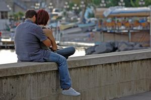 Kuscheln: App für harmlosen Körperkontakt (Foto: Paul-Georg Meister/pixelio.de)