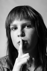 Ruhe bitte: Spoiler verärgern viele User (Foto: acidburnblue/pixelio.de)