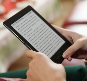 E-Reader: können sich gegen Tablets behaupten (Foto: pixelio.de, Julien Christ)