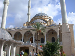 Gebetshaus: Sühne in Dubai auch via App möglich (Foto: Claudia Auer/pixelio.de)