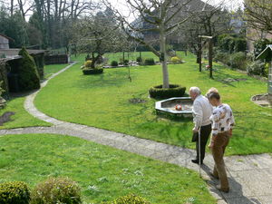 Gemeinsam den Garten erleben (Foto: CareWork)