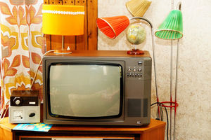 TV: Publikum schaut oft nur auf dem Mobilgerät (Foto: K.-Heinz Laube/pixelio.de)