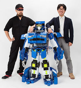 Macher und Roboter: Kenji Ishida (li.) will Riesenroboter (Foto: j-deite.jp)