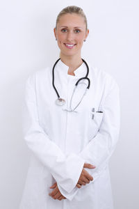 Ärztin: Veränderung traditioneller Berufsgruppen (Foto: pixelio.de/T. Reckmann)