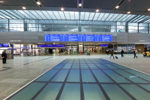 Von Kapsch errichtete LED-Anzeigetafel am Wiener Hauptbahnhof (Foto: Kapsch AG)