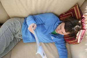 Lesende Frau: Magazine verändern Wahrnehmung (Foto: flickr.com/Alessandro Valli)