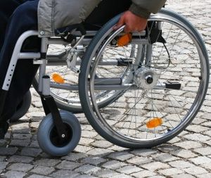 Rollstuhl: neues Wissen um ALS (Foto: pixelio.de, Albrecht E. Arnold)