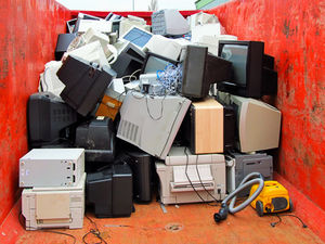 Müll: Alte Fernseher werden bald komplett überflüssig (Foto: pixelio.de/Laub)
