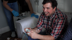 Controller mit Kanüle (Foto: http://kck.st/1y71727, Kickstarter/Blood Sport)