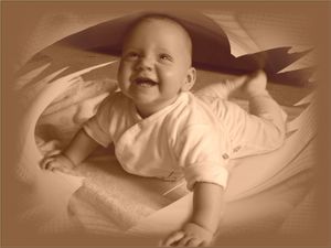 Baby: glückliche Momente bleiben im Gedächtnis (Foto: pixelio.de, Steffi Pelz)