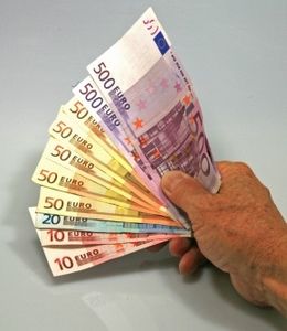 Geldangebot: Gründer greifen nicht immer zu (Foto: Rainer Sturm, pixelio.de) Geldangebot: Gründer greifen nicht immer zu (Foto: Rainer Sturm, pixelio.de)