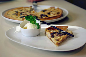 Genfer Birnenkuchen mit Doppelrahm und Birnen-Glace (Sheraton Zürich Hotel)