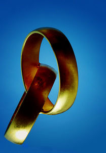 Eheringe: Status auf Facebook verrät Konsumgewohnheiten (Foto: pixelio.de, lupo) Eheringe: Status auf Facebook verrät Konsumgewohnheiten (Foto: pixelio.de, lupo)