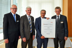 Gruppenbild mit Auszeichnung (Foto: Andreas Stihl AG & Co. KG)