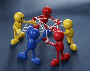 Netzwerke: Facebook und Co versus Messaging (Foto: Hofschlaeger/pixelio.de)