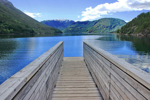 See: Katalysator säubert und spaltet Wasser (Foto: pixelio.de/R. Eckstein) See: Katalysator säubert und spaltet Wasser (Foto: pixelio.de/R. Eckstein)