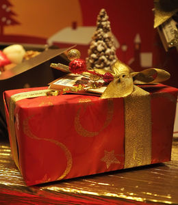 Geschenk: wird gern auf Facebook gezeigt (Foto: pixelio.de/FotoHiero)