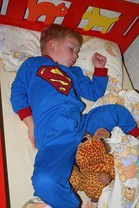 Kind: Schlafen geht ohne Smartphone leichter (Foto: pixelio.de/I. Friedrich)