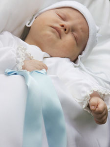 Baby: Genügend Schlaf gut für das Gehirn (Foto: pixelio.de, Cornelia Menichelli)