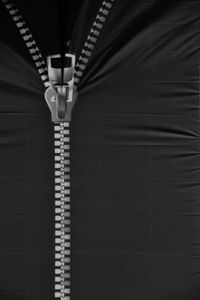 Gespannter Reißverschluss: Bewegung ist Um und Auf (Foto: pixelio.de, P. Bork) Gespannter Reißverschluss: Bewegung ist Um und Auf (Foto: pixelio.de, P. Bork)