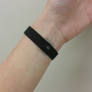 Einfach am Handgelenk: So gut sitzt der neue Sensor (Foto: Yong Zhu) Einfach am Handgelenk: So gut sitzt der neue Sensor (Foto: Yong Zhu)