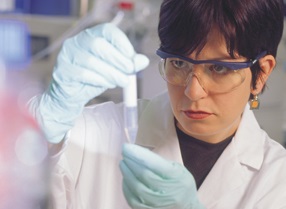 Im Labor: Novartis zeigt sich unbeirrt vom Generika-Angebot (Foto: novartis.com)