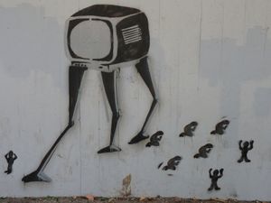 Fernseher: Viele Einsame verfallen ihm (Foto: pixelio.de/Dieter Schütz)